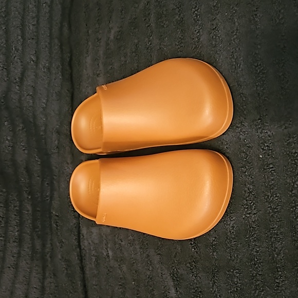 Crocs - Picture 2 of 7